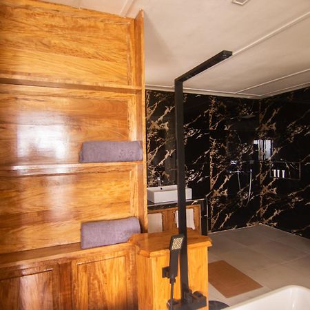 Azamat Self-Catering Apartment Pointe La Rue Eksteriør bilde