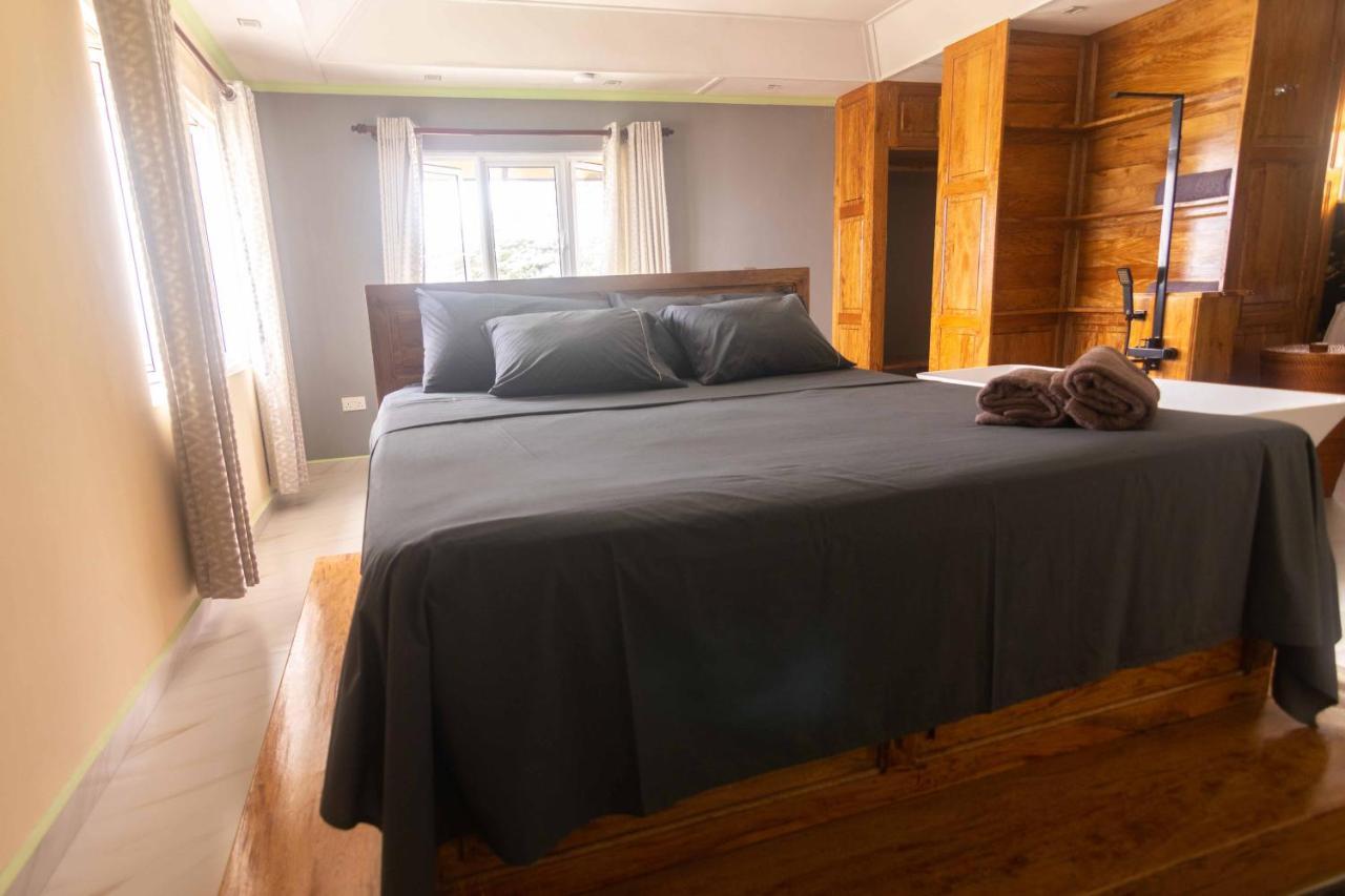 Azamat Self-Catering Apartment Pointe La Rue Eksteriør bilde