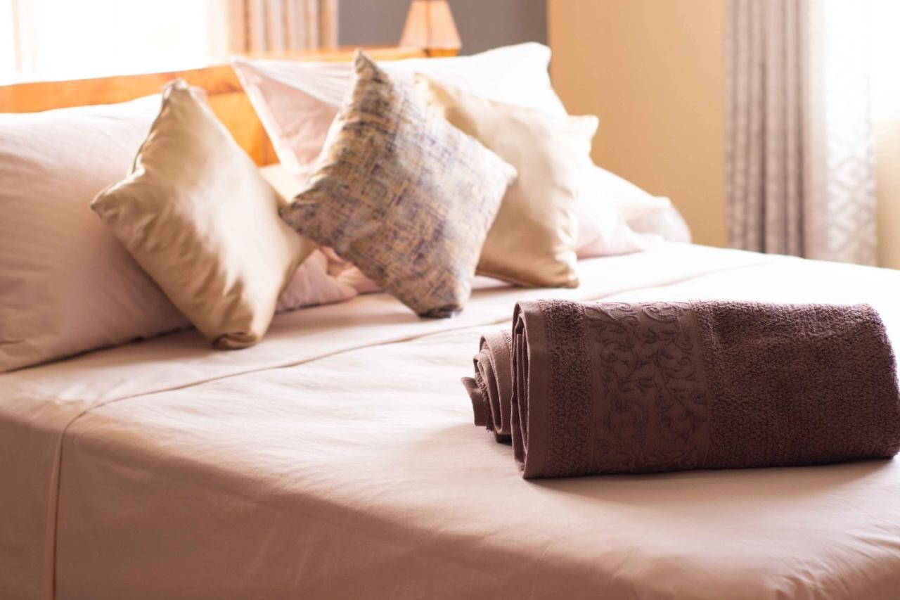 Azamat Self-Catering Apartment Pointe La Rue Eksteriør bilde