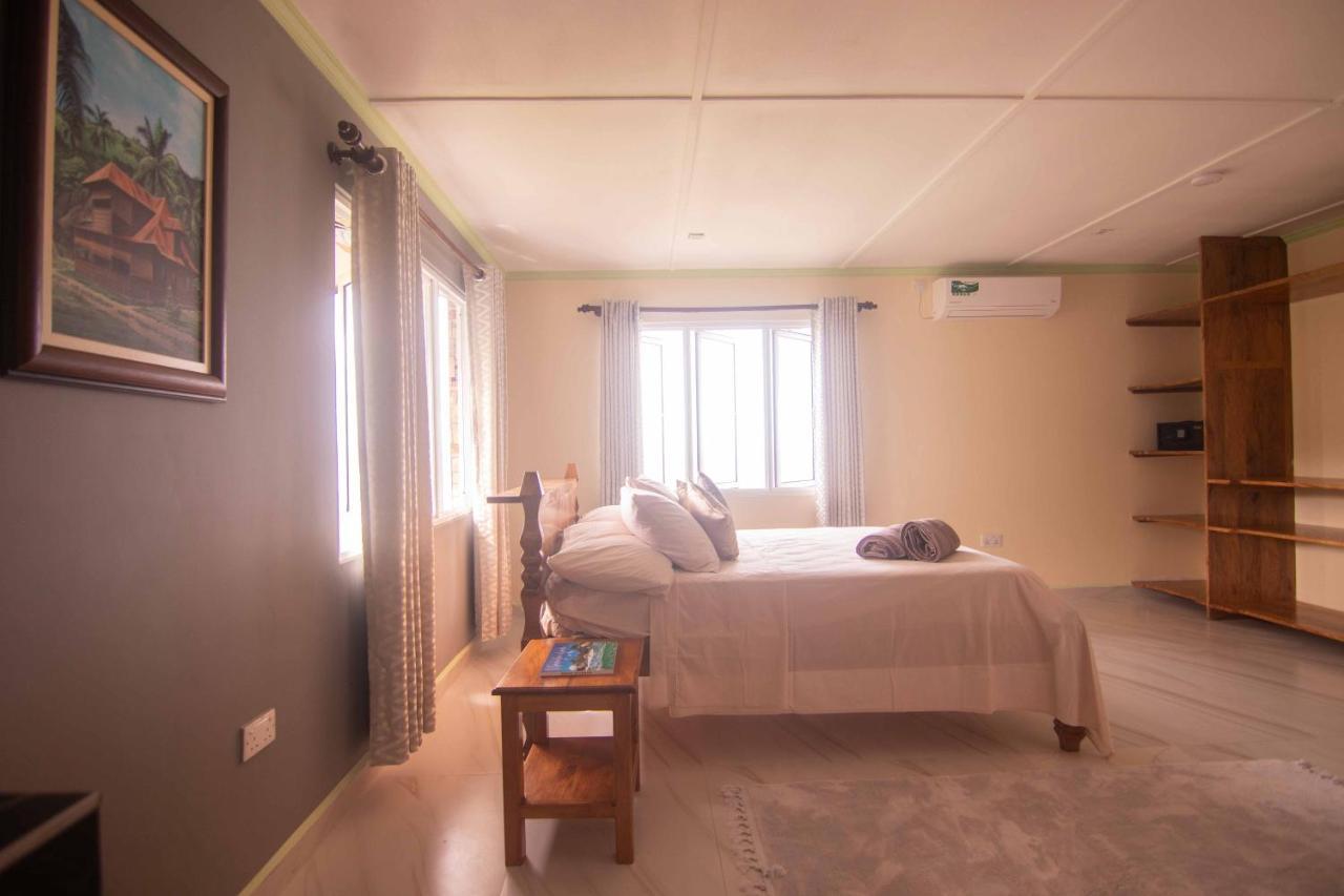 Azamat Self-Catering Apartment Pointe La Rue Eksteriør bilde